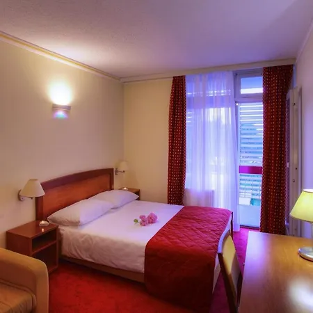 Amadria Park Niko 3* شيبينيك