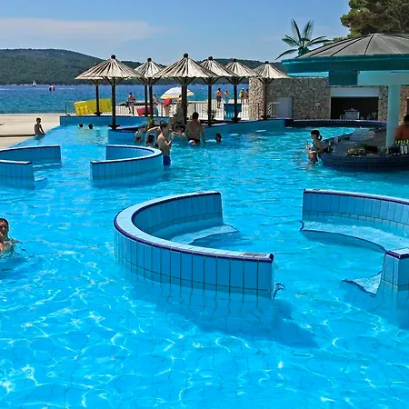 Amadria Park Niko 3* شيبينيك